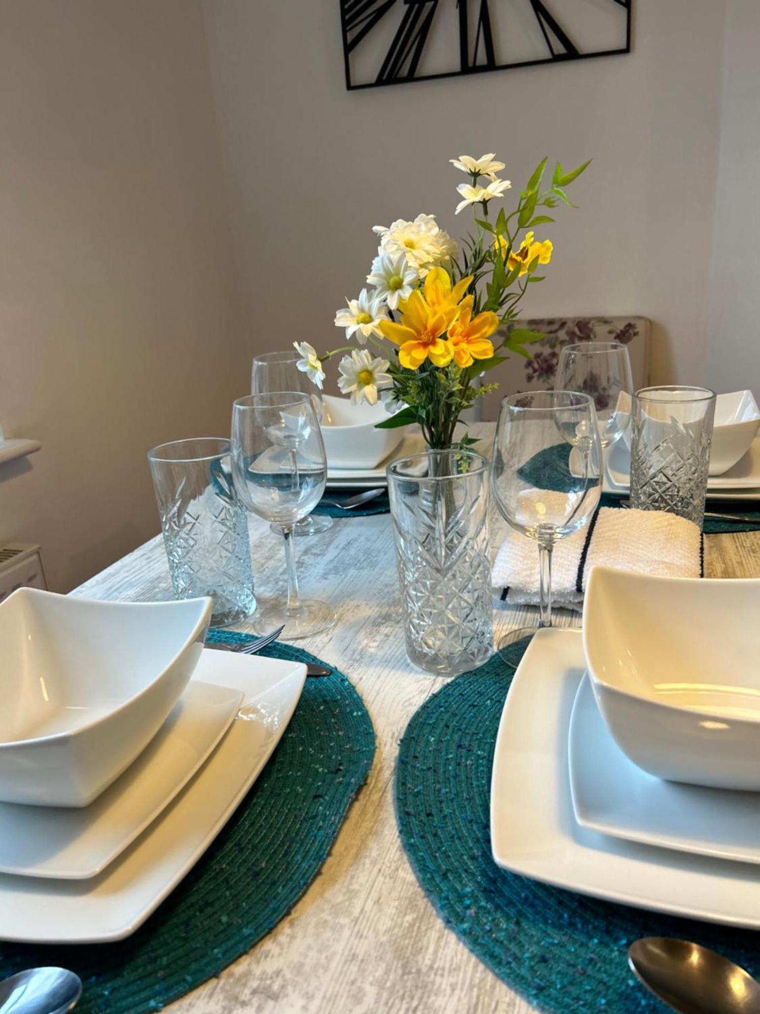 Comfy 3 Bed House North *