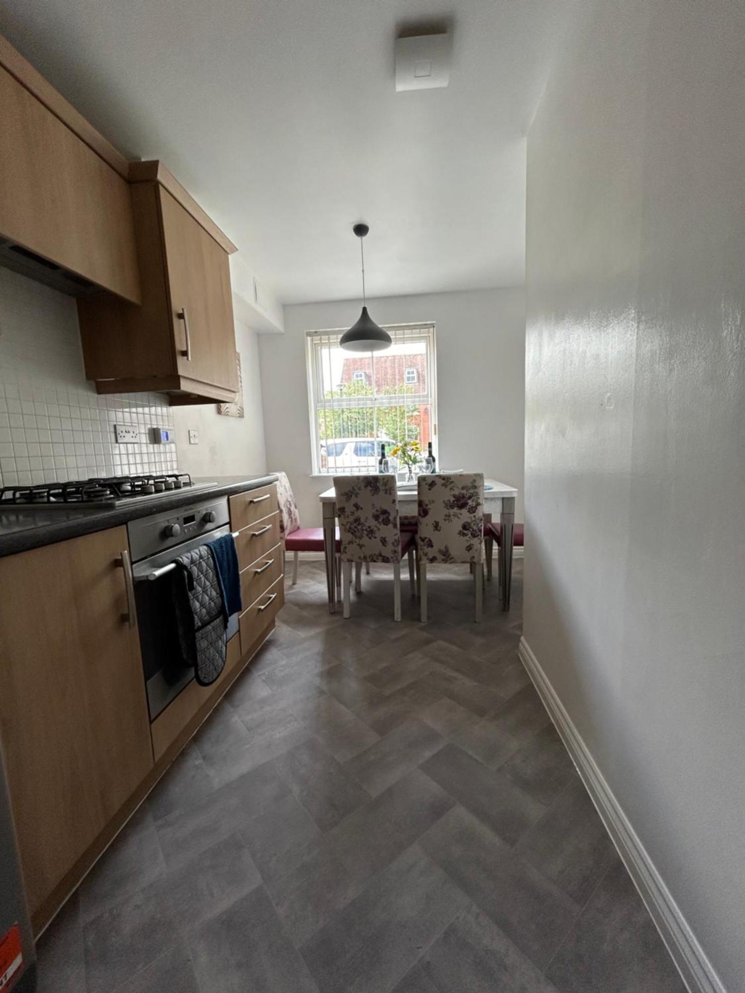 Comfy 3 Bed House North Holiday home Swindon