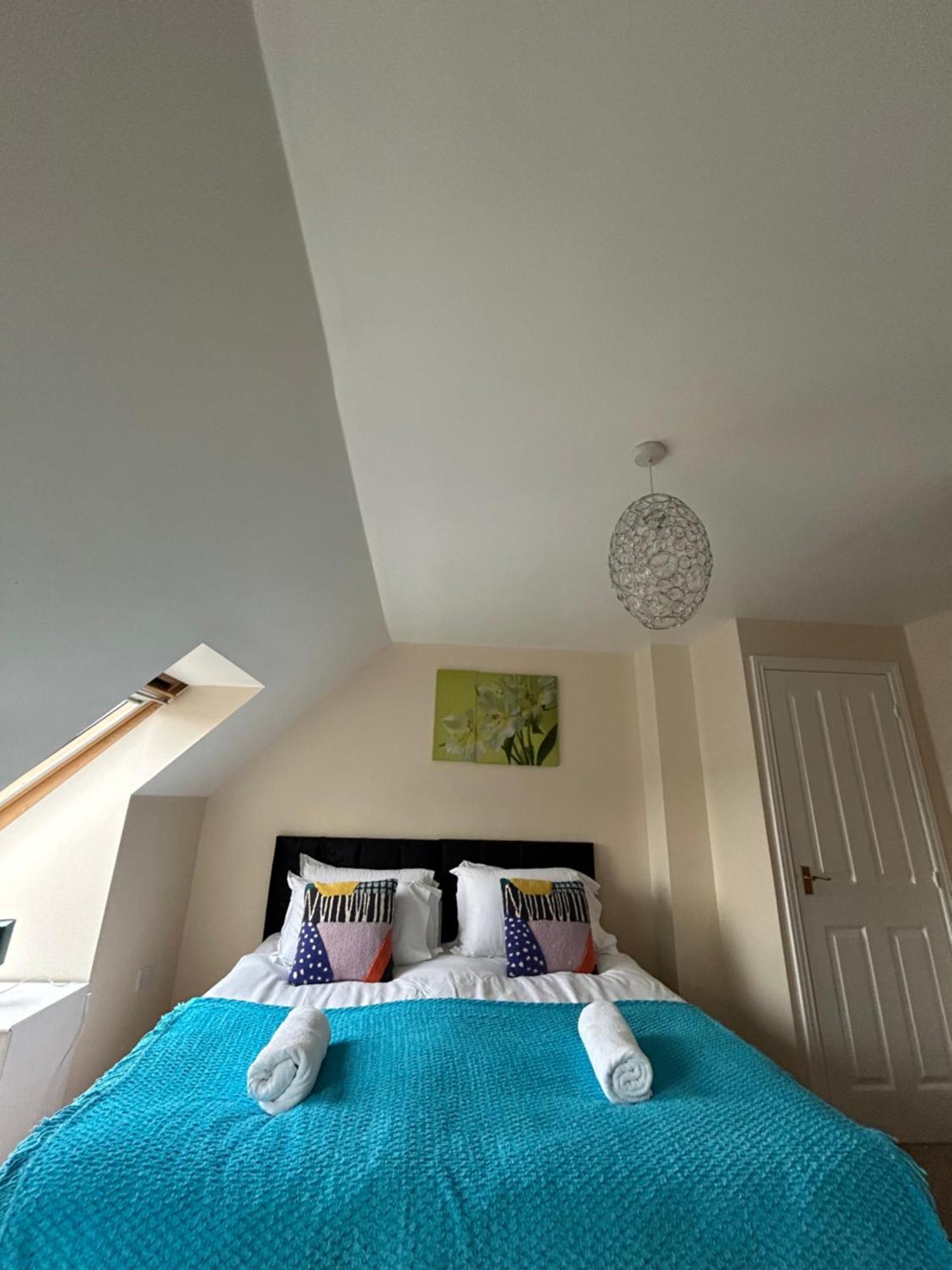 Comfy 3 Bed House North Holiday home Swindon