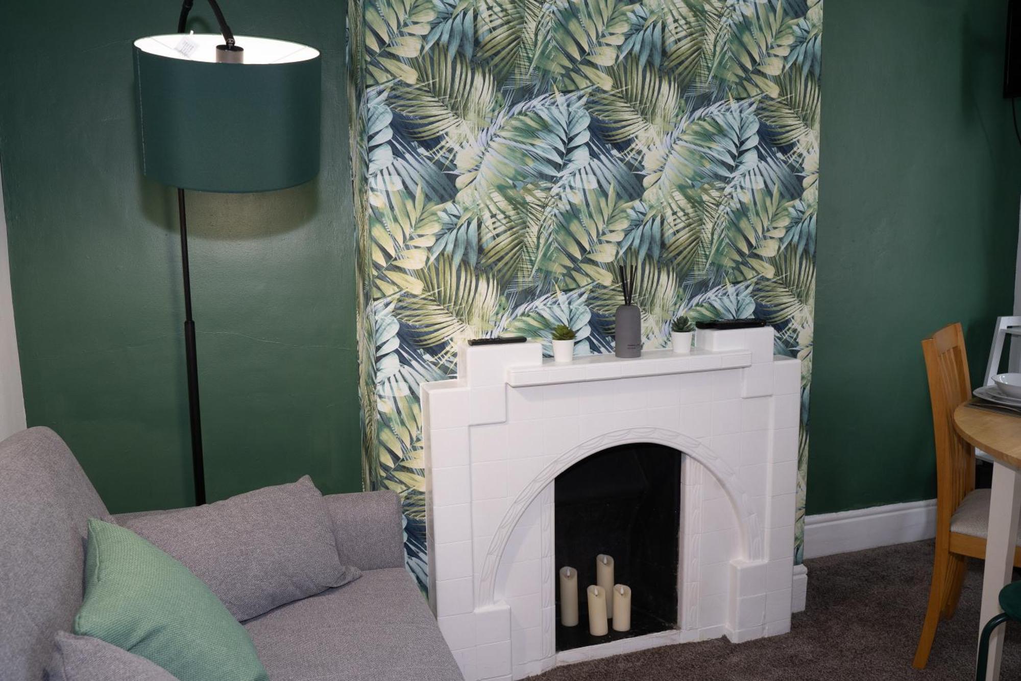 Stylish Town Centre Apartment, Free Parking, Sleeps Up To 3