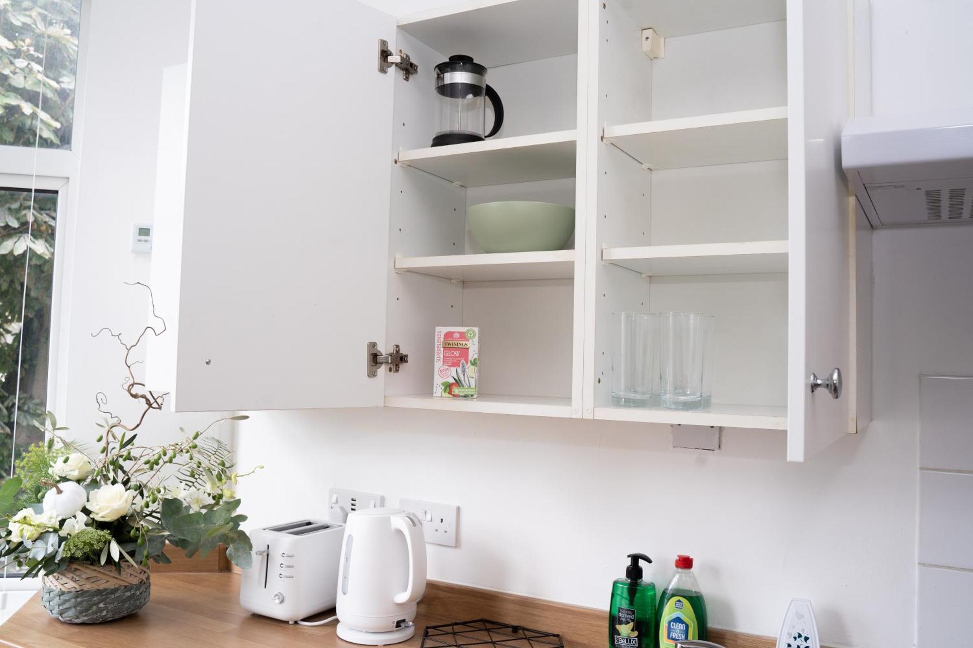 Stylish Town Centre Apartment, Free Parking, Sleeps Up To 3