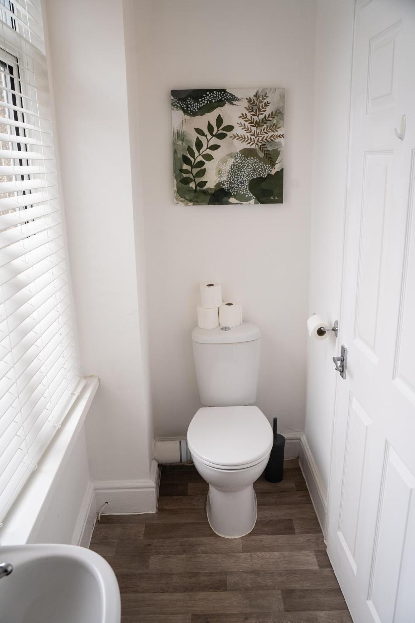 Apartment Stylish Town Centre Apartment, Free Parking, Sleeps Up To 3