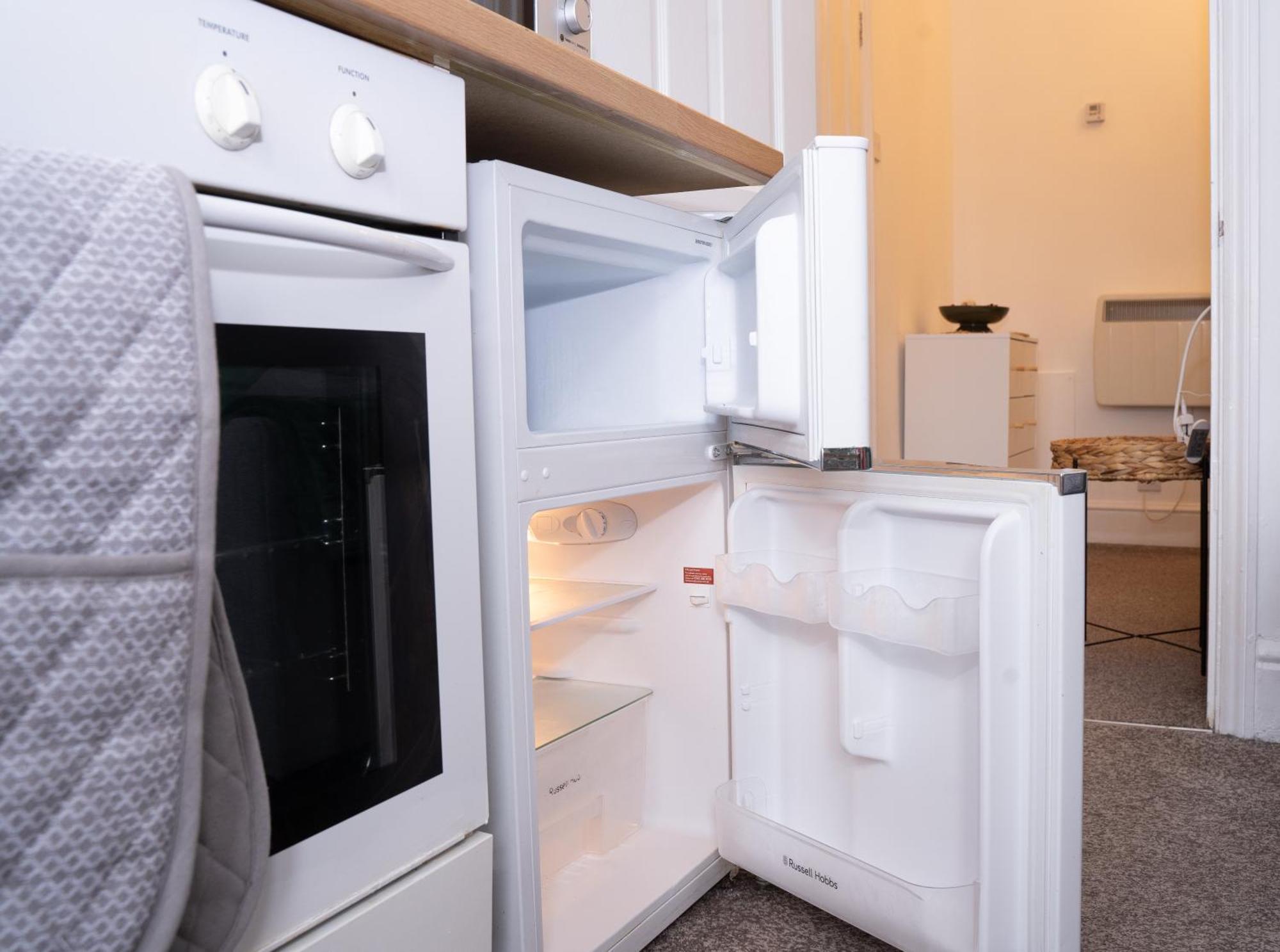 Stylish Town Centre Apartment, Free Parking, Sleeps Up To 3 Apartment