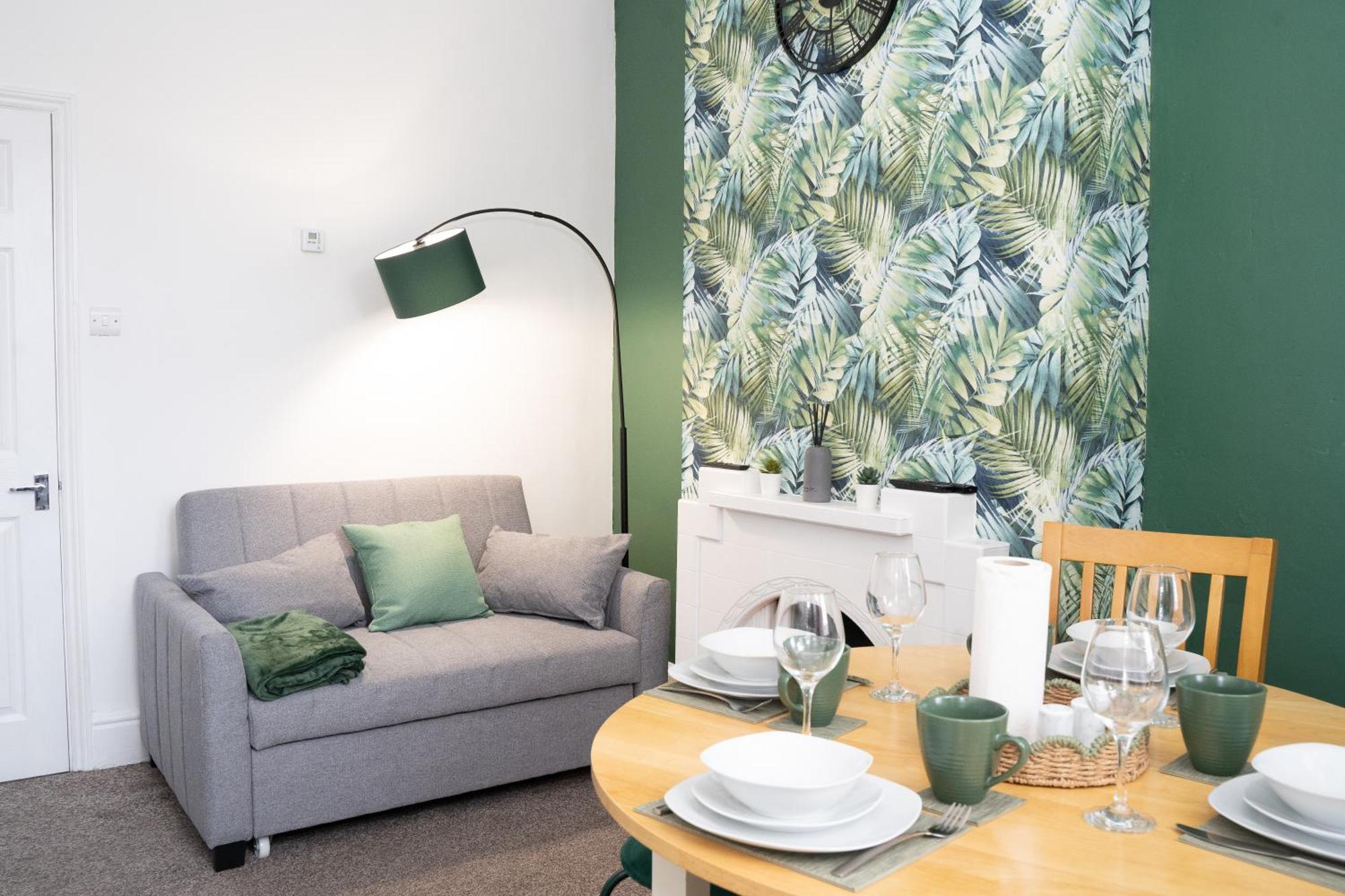 Apartment Stylish Town Centre Apartment, Free Parking, Sleeps Up To 3
