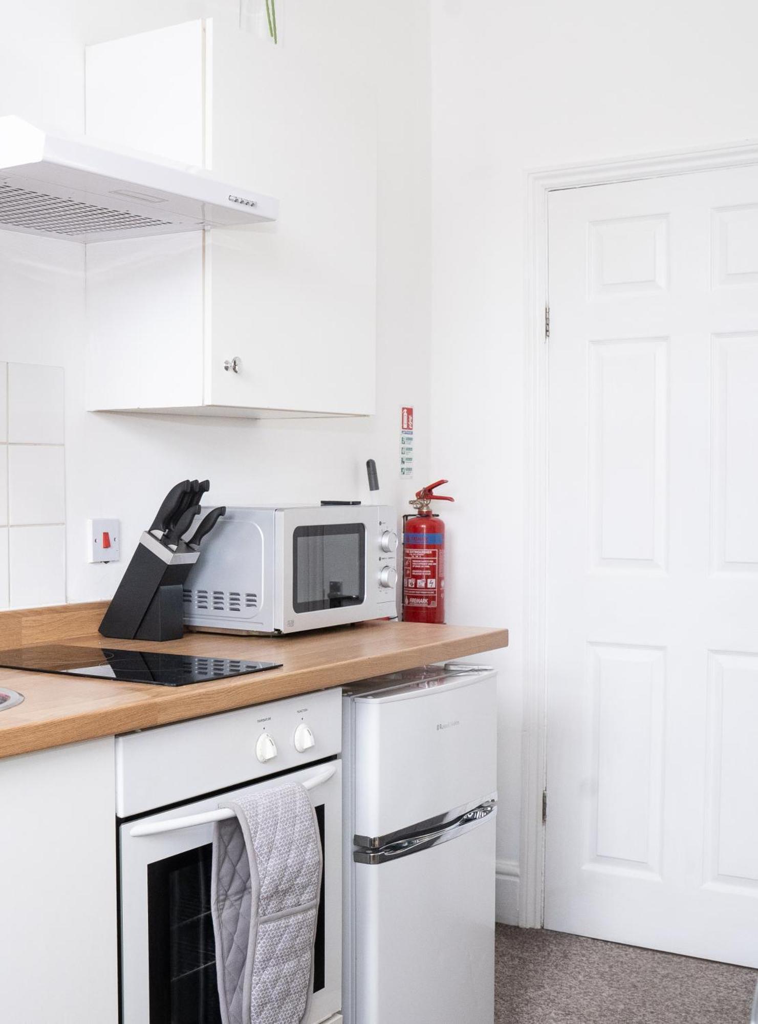 Stylish Town Centre Apartment, Free Parking, Sleeps Up To 3 Apartment Swindon