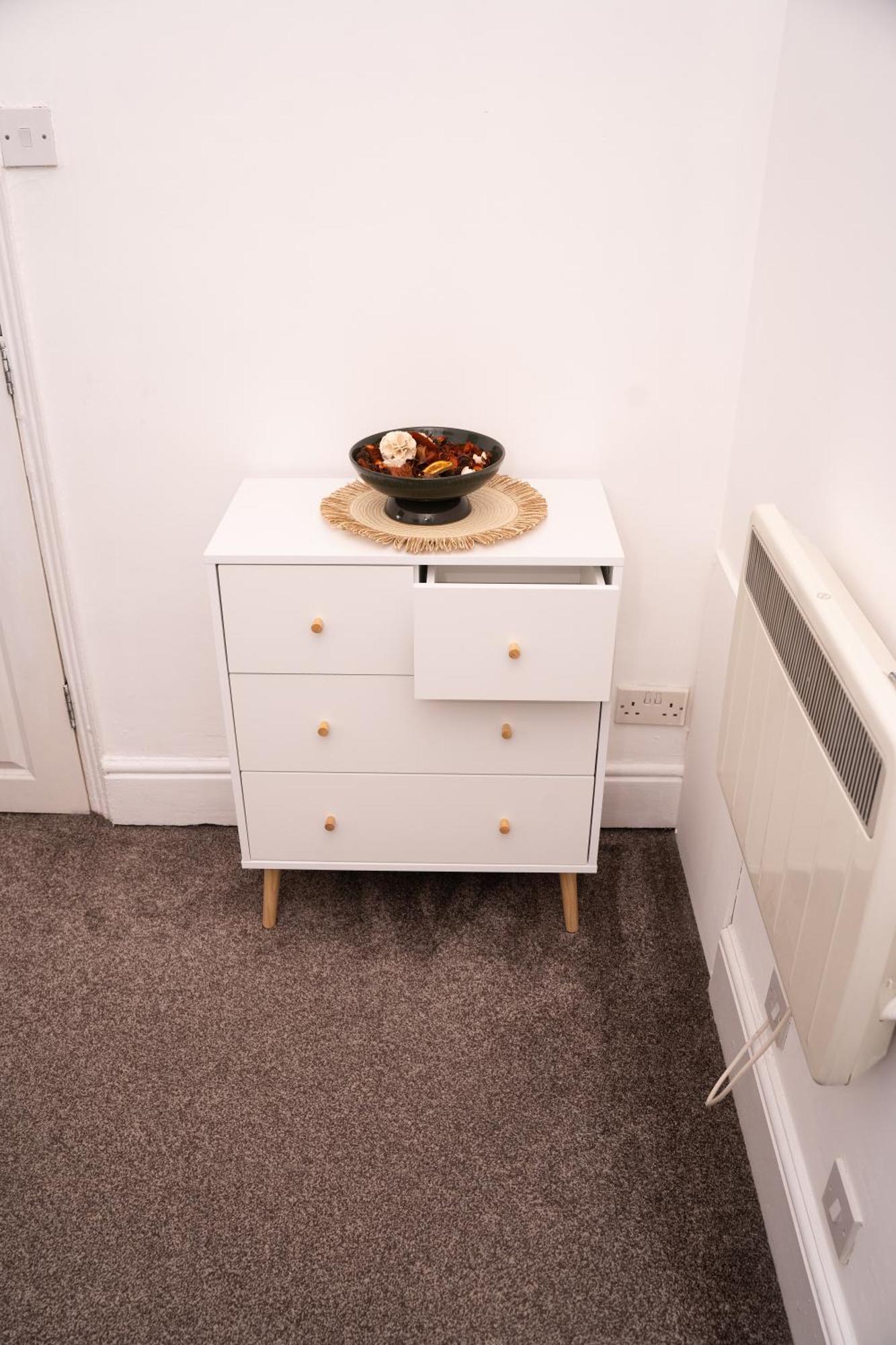 Stylish Town Centre Apartment, Free Parking, Sleeps Up To 3