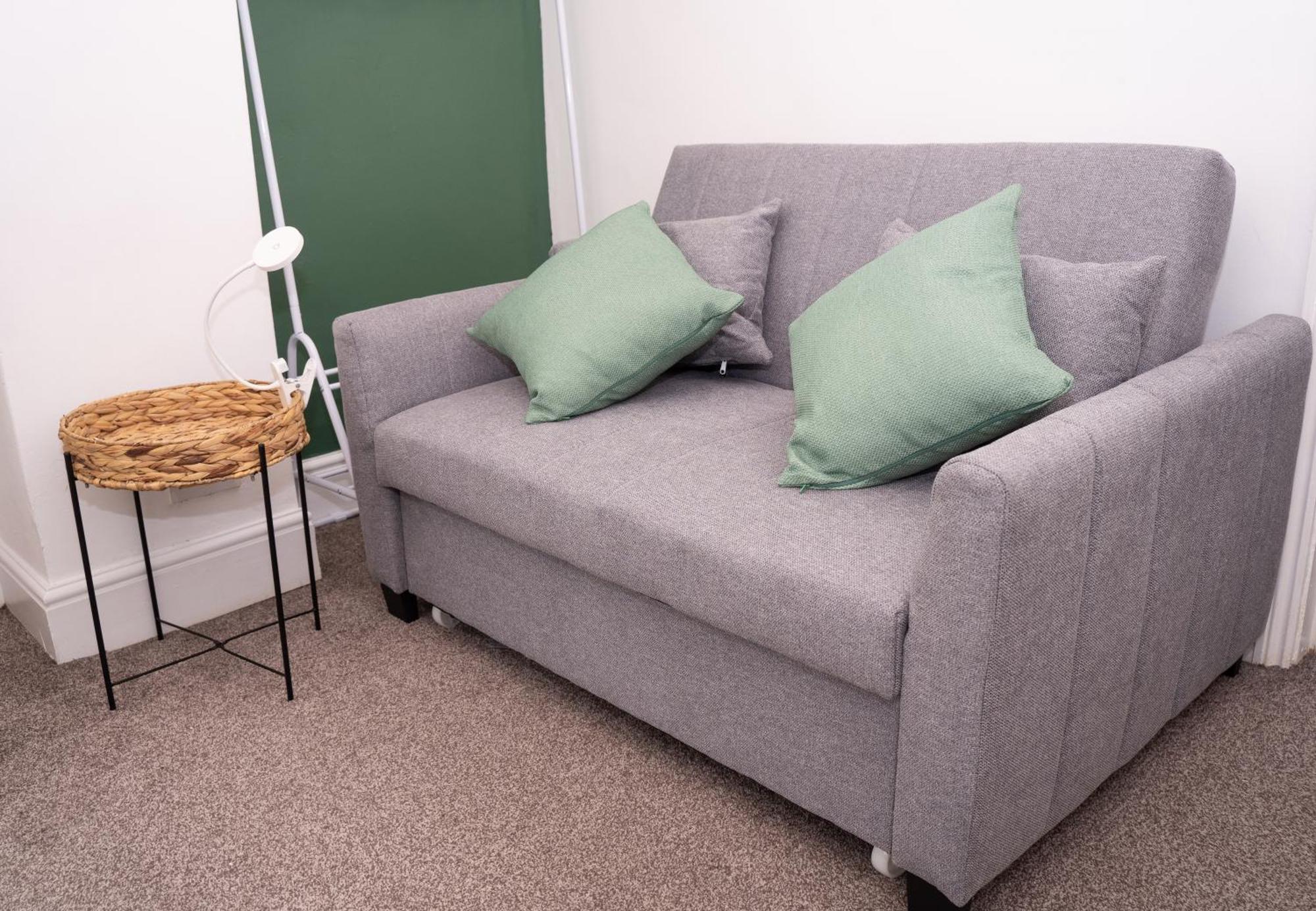 Apartment Stylish Town Centre Apartment, Free Parking, Sleeps Up To 3