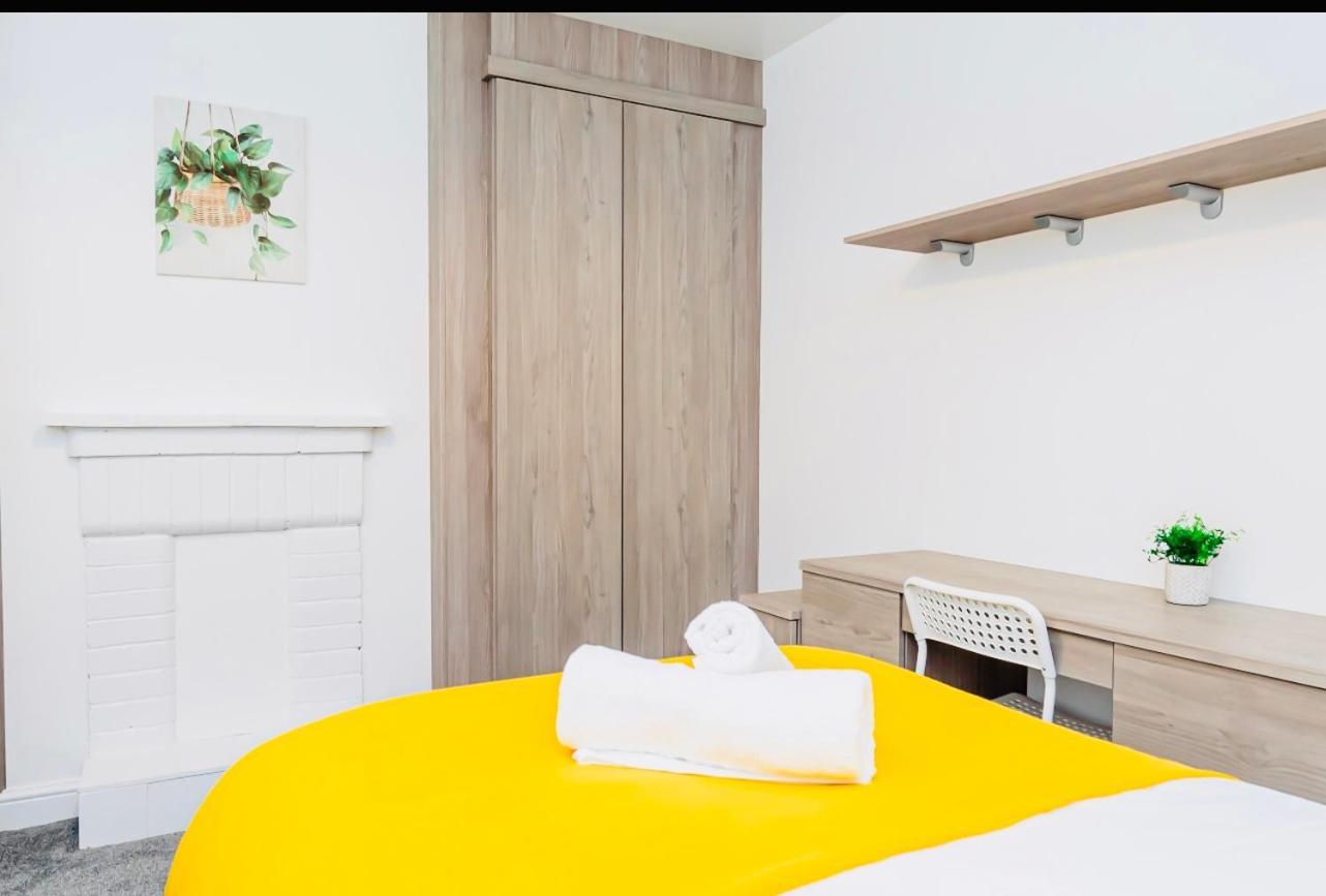 Apartment Good Location Free Parking Big Garden Modern House Swindon