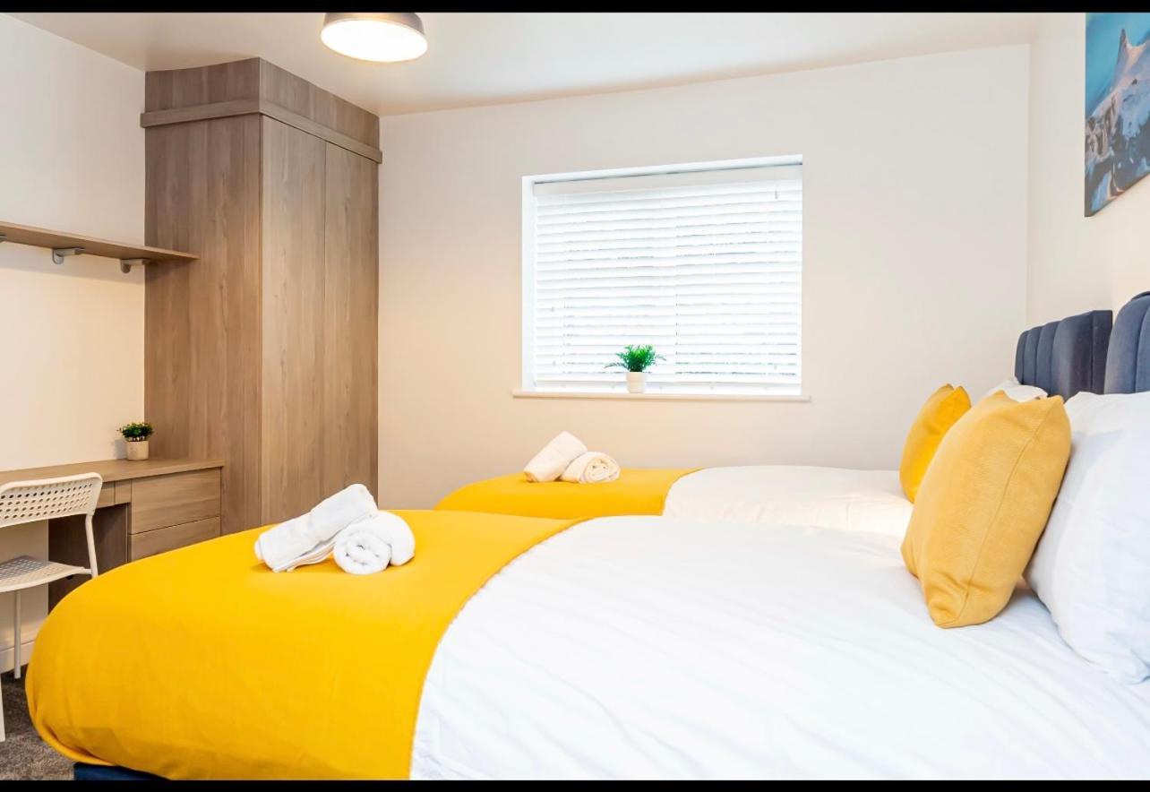 Good Location Free Parking Big Garden Modern House Swindon
