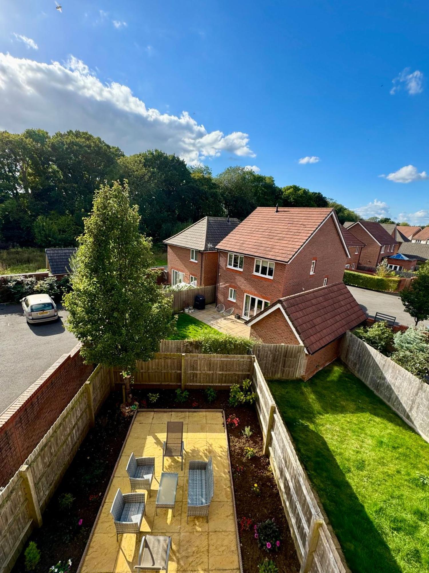 Homestay Large Double & Private Ensuite Bathroom, Badbury Park, Swindon, Near Great Western Hospital *