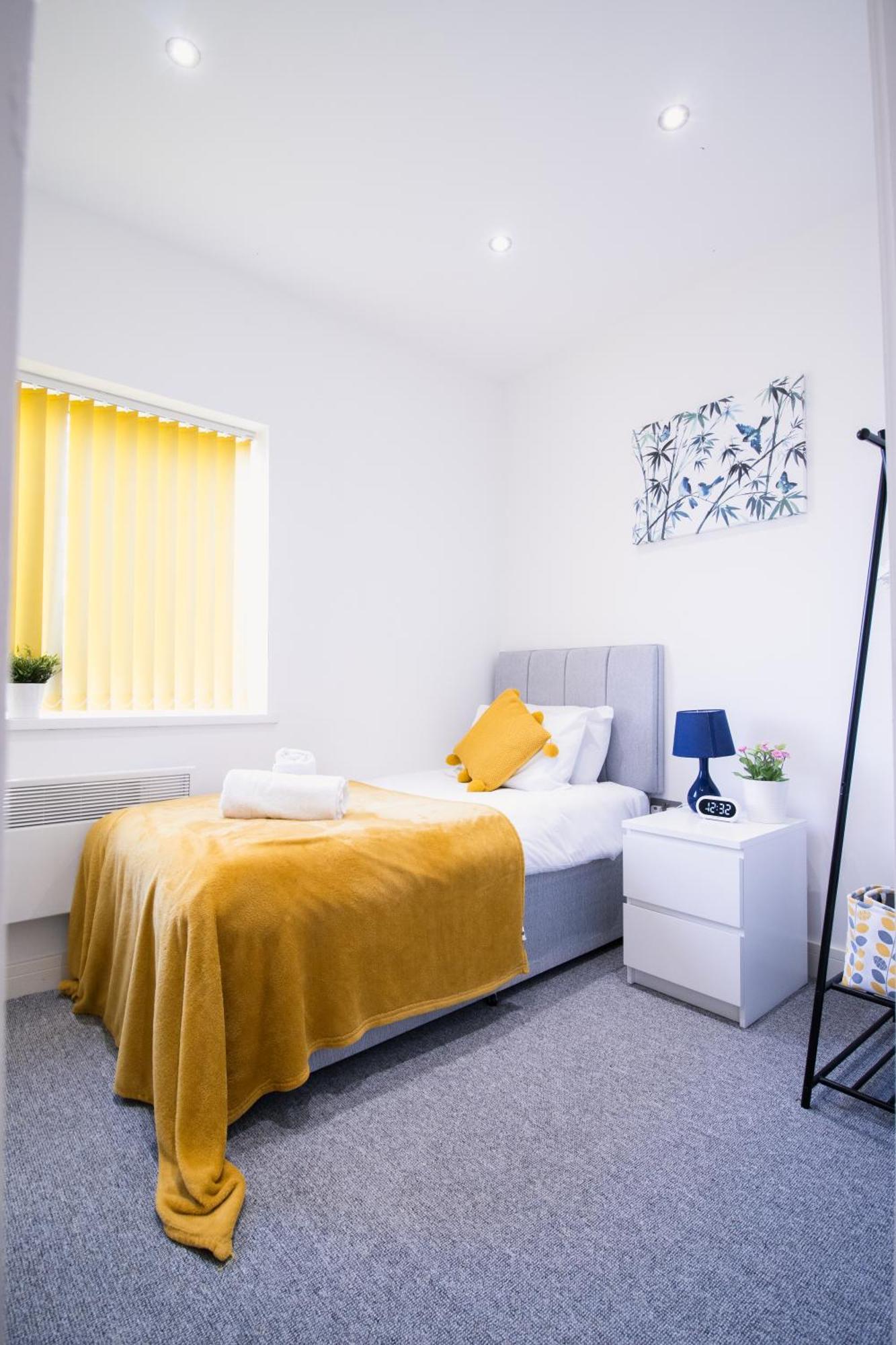 Apartment Contractor Sn1 - Free Parking, Full Kitchens, Long Winter Swindon