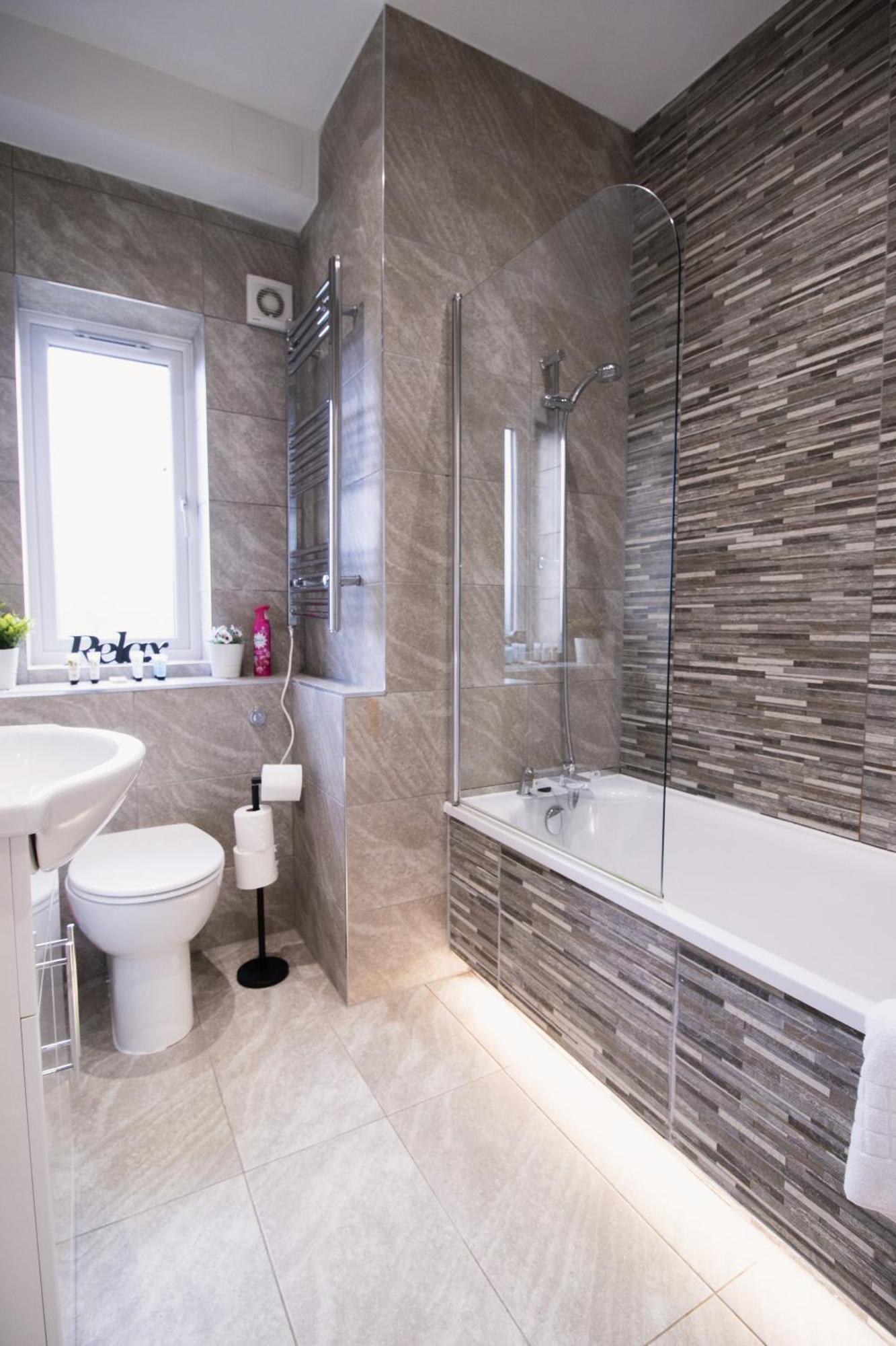 Contractor Sn1 - Free Parking, Full Kitchens, Long Winter Apartment