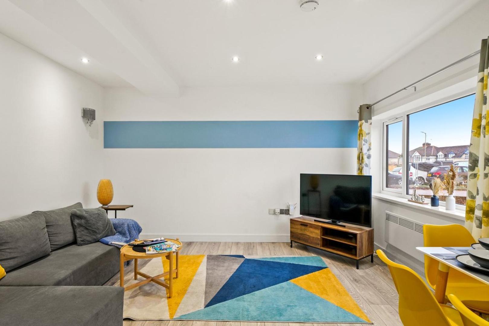 Apartment Contractor Sn1 - Free Parking, Full Kitchens, Long Winter *