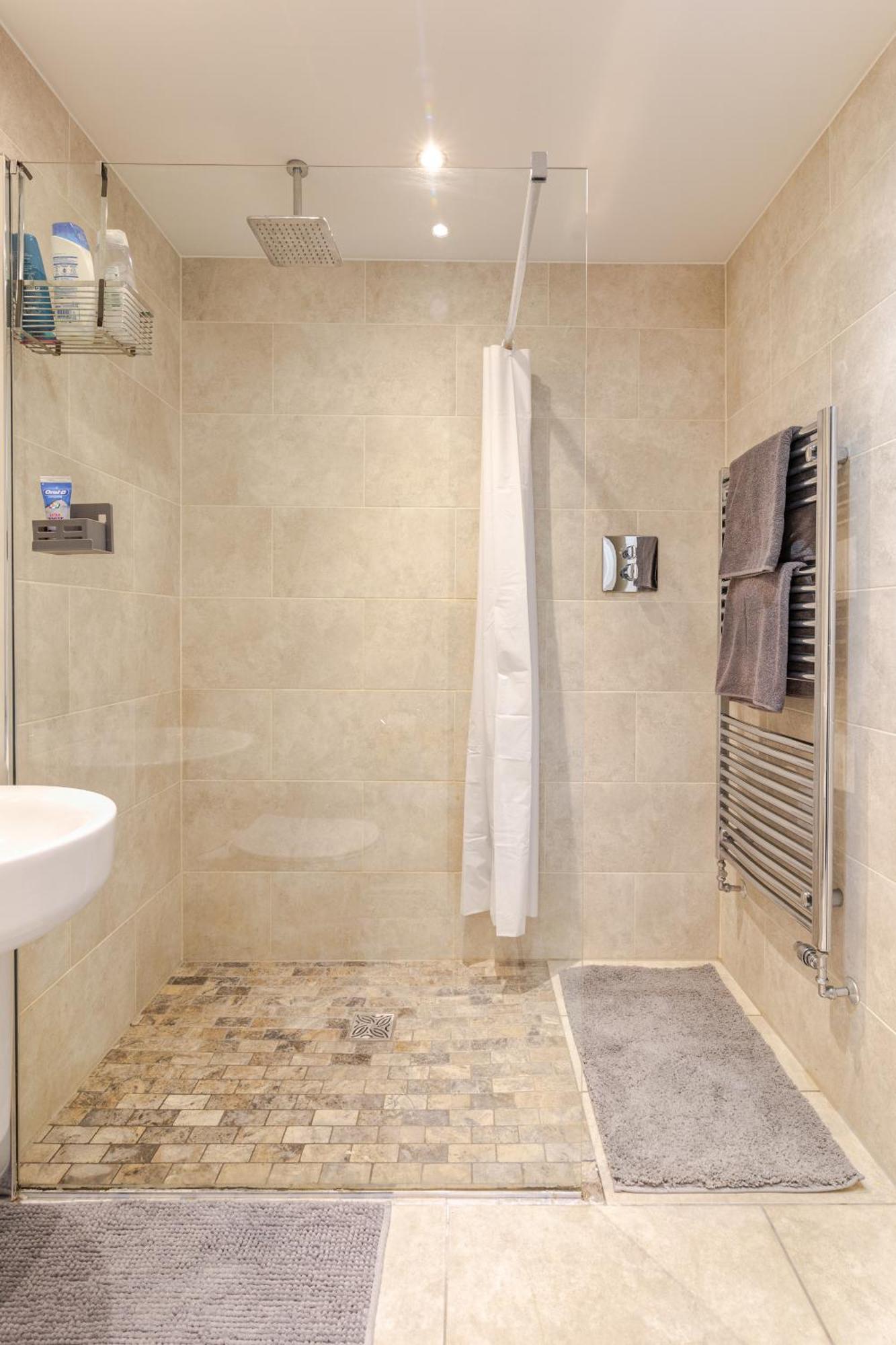 Hospedagem domiciliar Large Double & Private Ensuite Bathroom, Badbury Park, Swindon, Near Great Western Hospital Swindon
