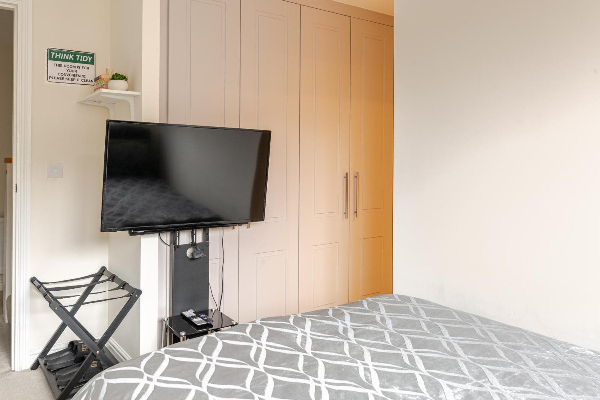Hospedagem domiciliar Large Double & Private Ensuite Bathroom, Badbury Park, Swindon, Near Great Western Hospital *