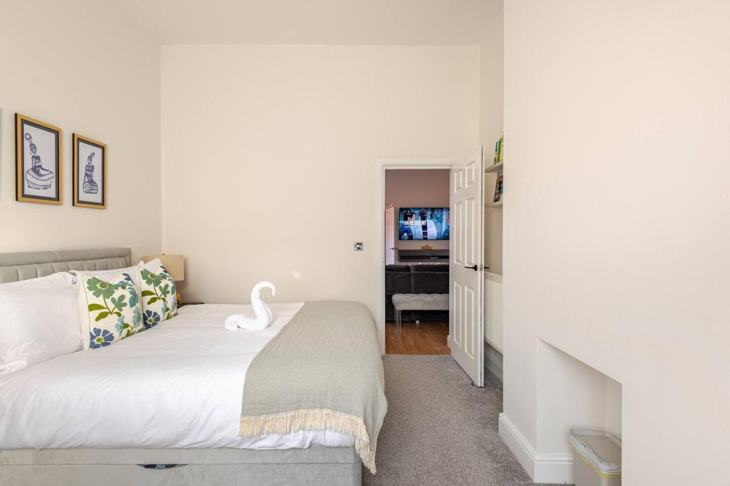 Stylish Flat In Location With Free Parking * Swindon