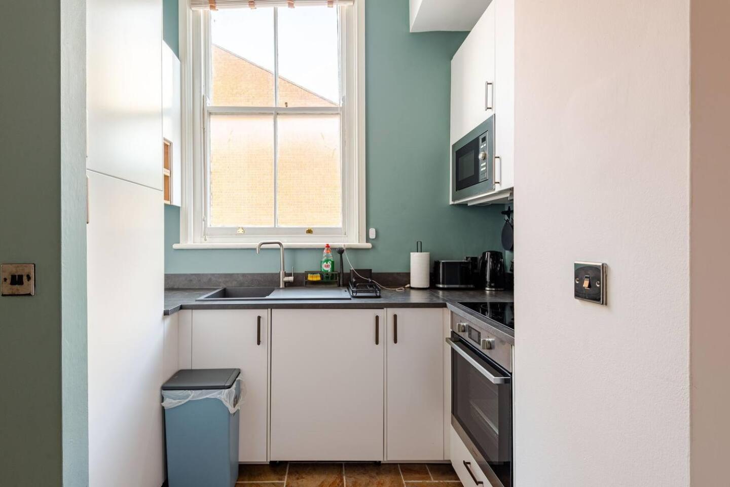 Apartment Stylish Flat In Location With Free Parking Swindon