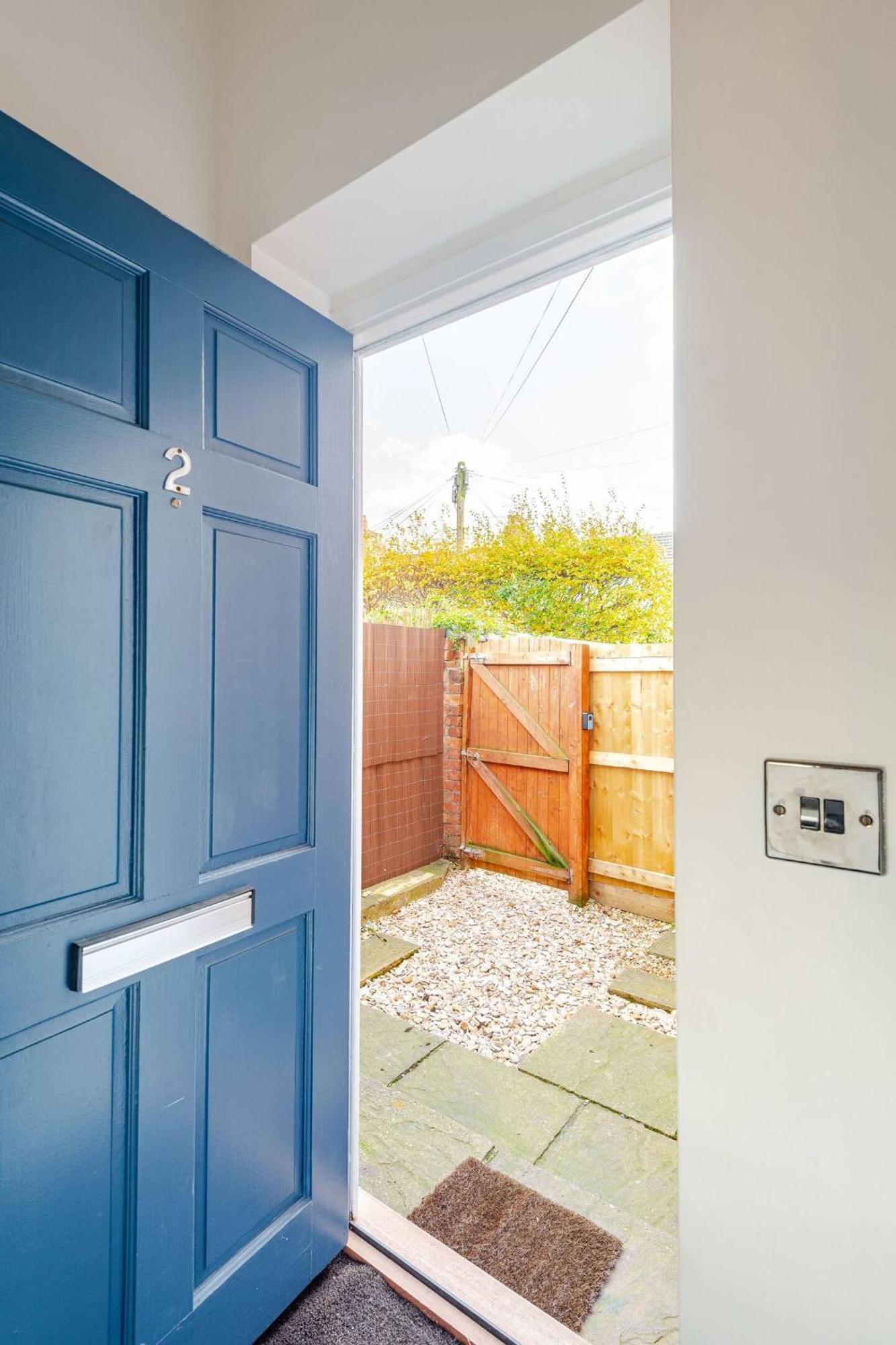 Stylish Flat In Location With Free Parking *
