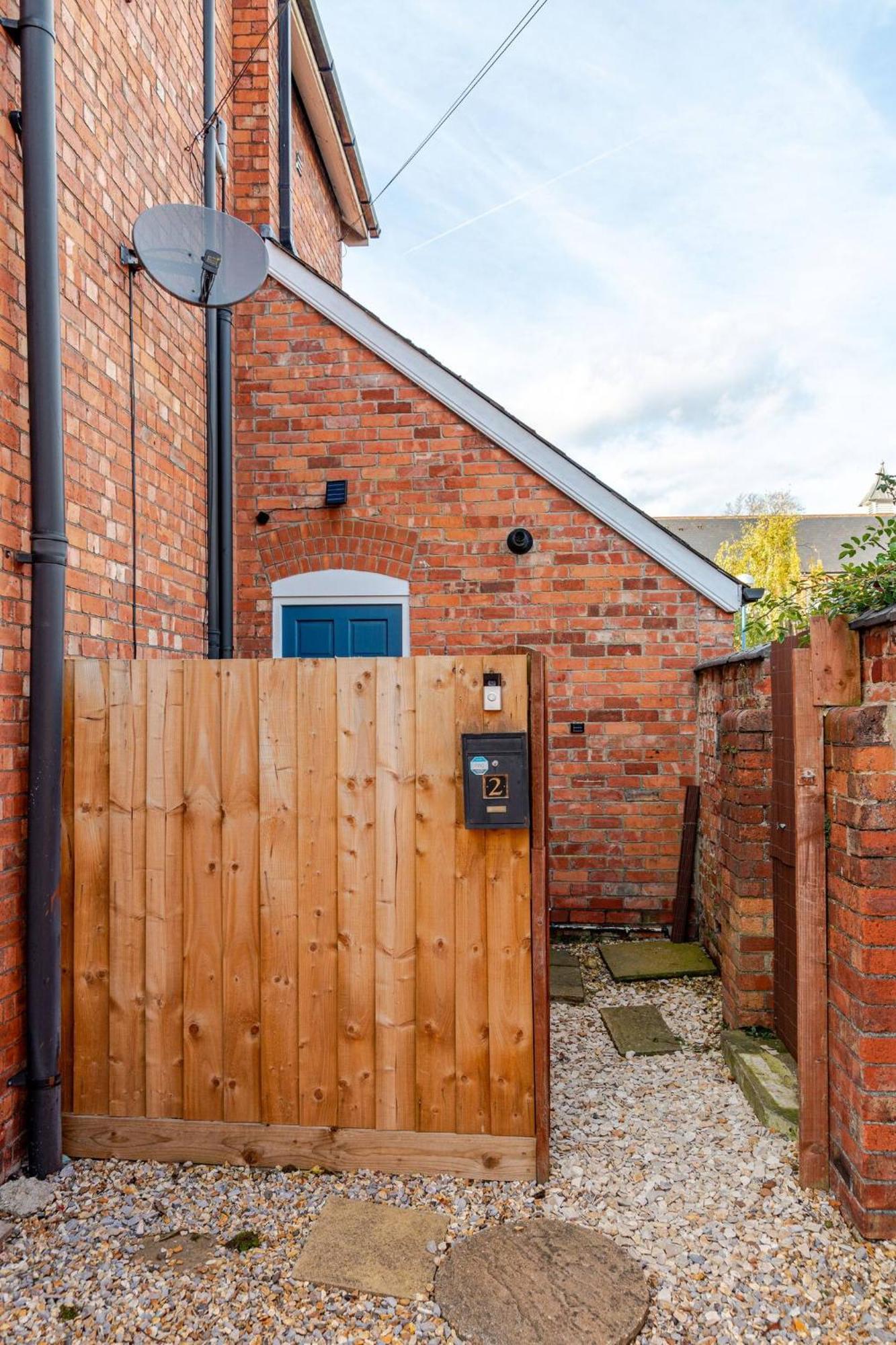 Stylish Flat In Location With Free Parking