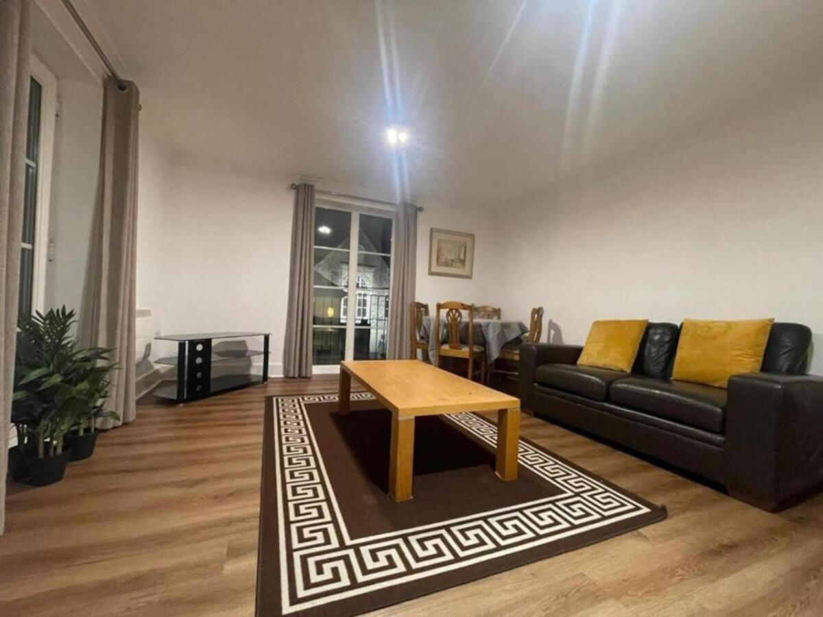 4 Bradford Old Town Swindon, 2 Bedroom, Sleeps 5, Free Secure Parking, Wifi, Long Disc *