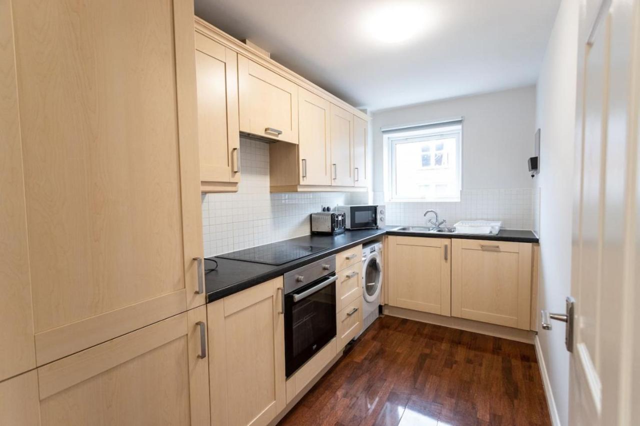 Apartment Florey Court, Long Disc, Sleeps 6 In 2 Bedrooms, Parking