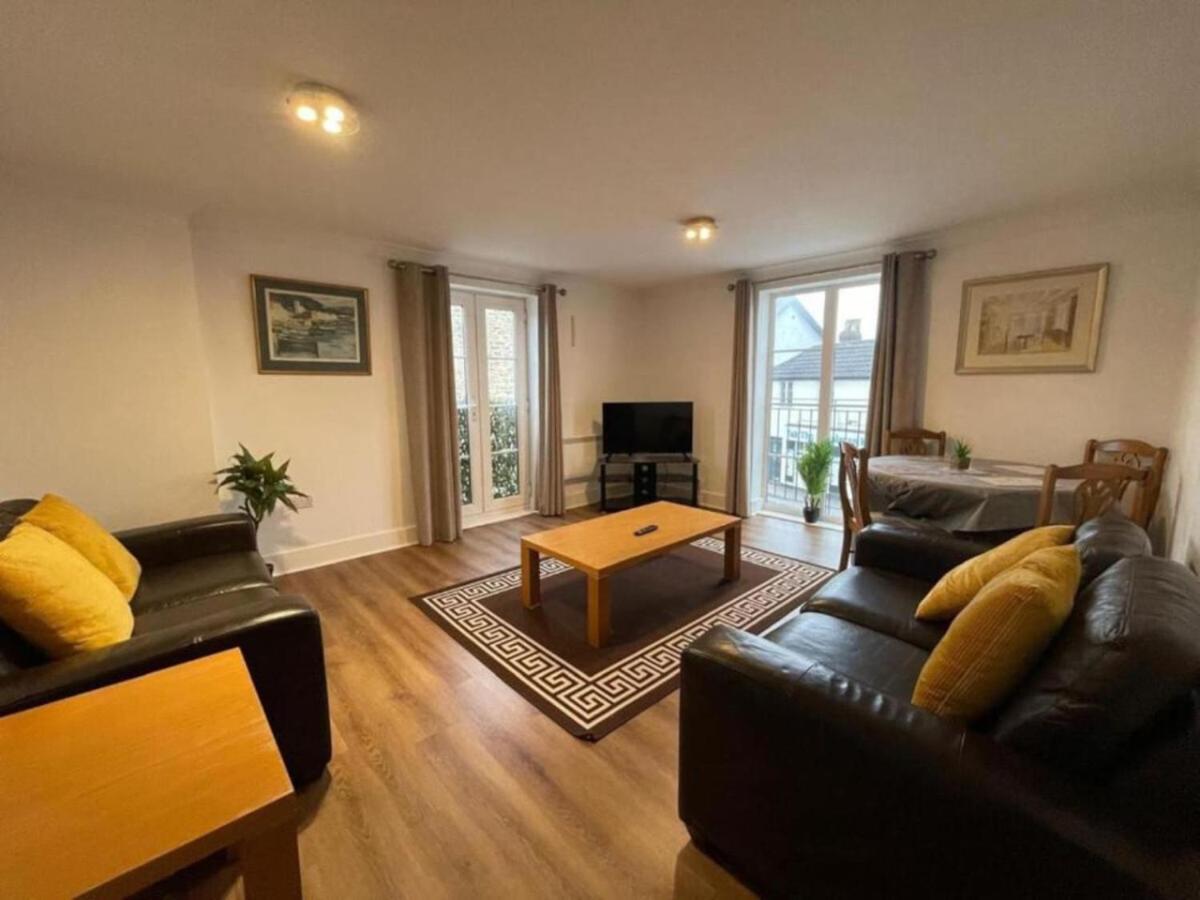 4 Bradford Old Town Swindon, 2 Bedroom, Sleeps 5, Free Secure Parking, Wifi, Long Disc *