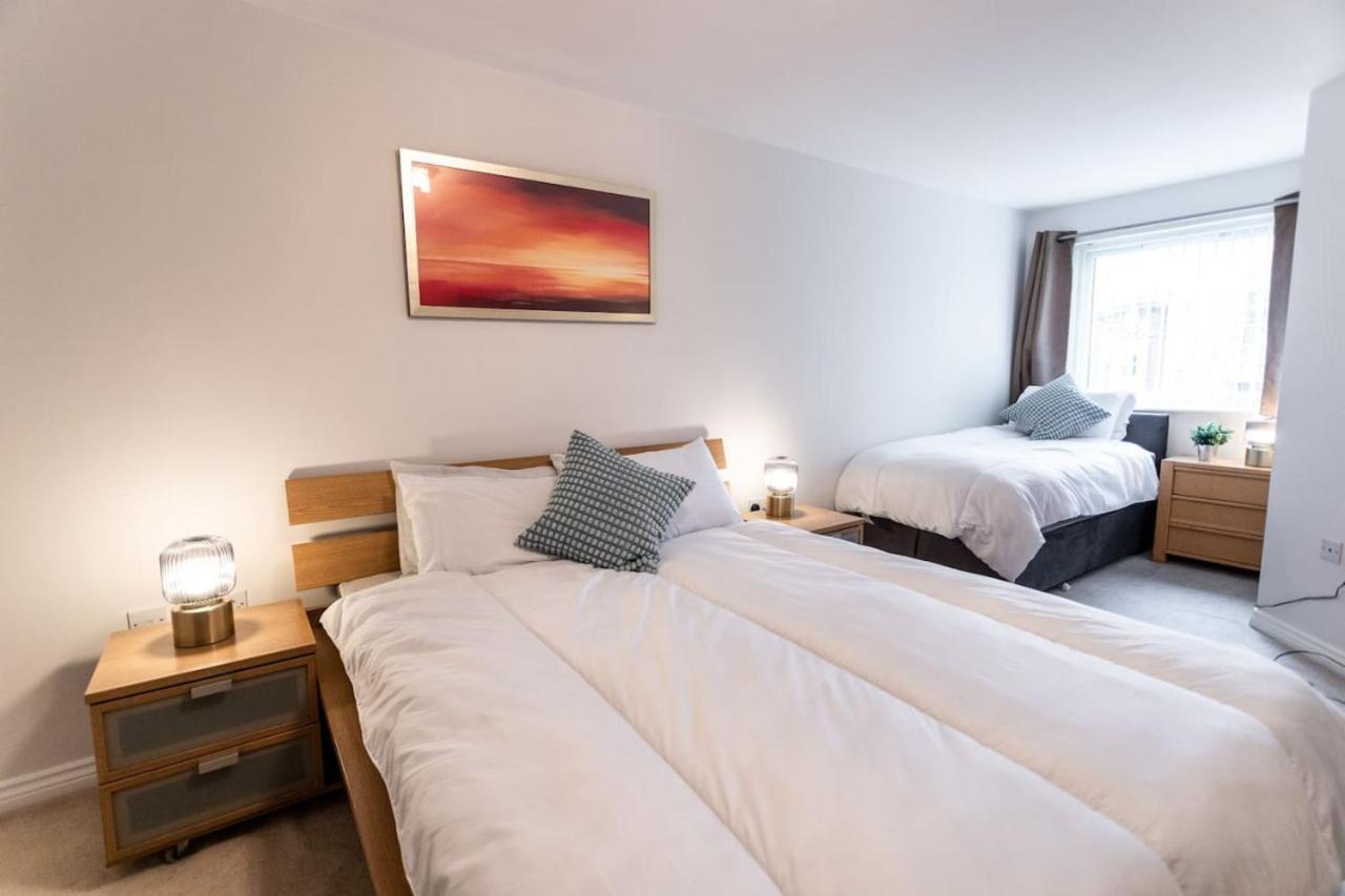 Apartment Florey Court, Long Disc, Sleeps 6 In 2 Bedrooms, Parking
