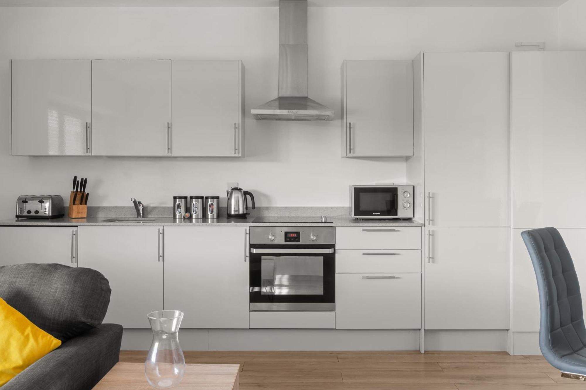 Apartment Comfortable Modern In Swindon, Free Parking Sleeps Up To 5 Swindon