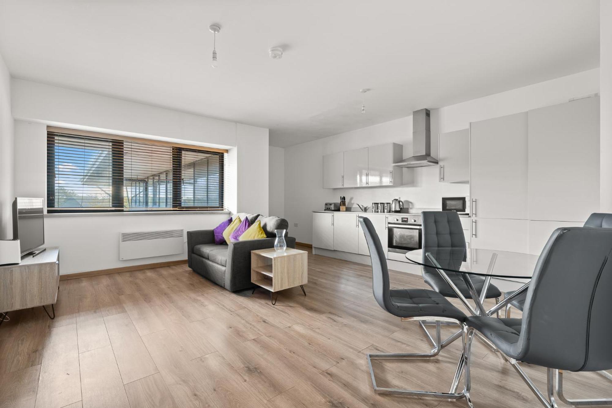 Comfortable Modern In Swindon, Free Parking Sleeps Up To 5 Swindon