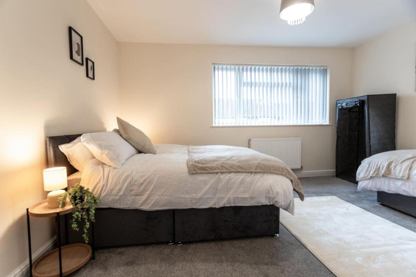 Deacon Street-3 Bedroom, Sleeps 7, Long Disc, Parking Casa de férias