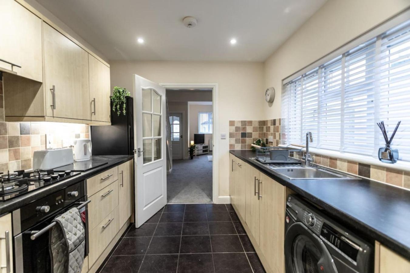 Deacon Street-3 Bedroom, Sleeps 7, Long Disc, Parking Casa de férias Swindon