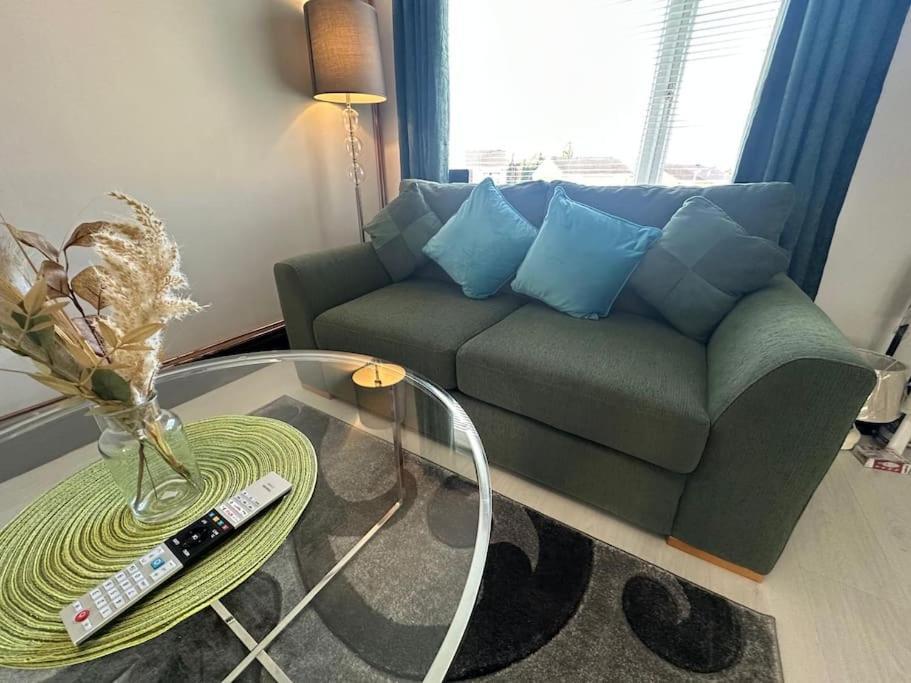 Indulgent Cozy 2 Bedroom * Swindon
