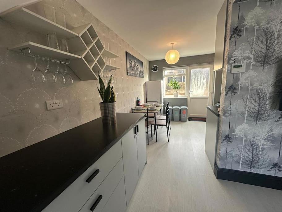 Indulgent Cozy 2 Bedroom *