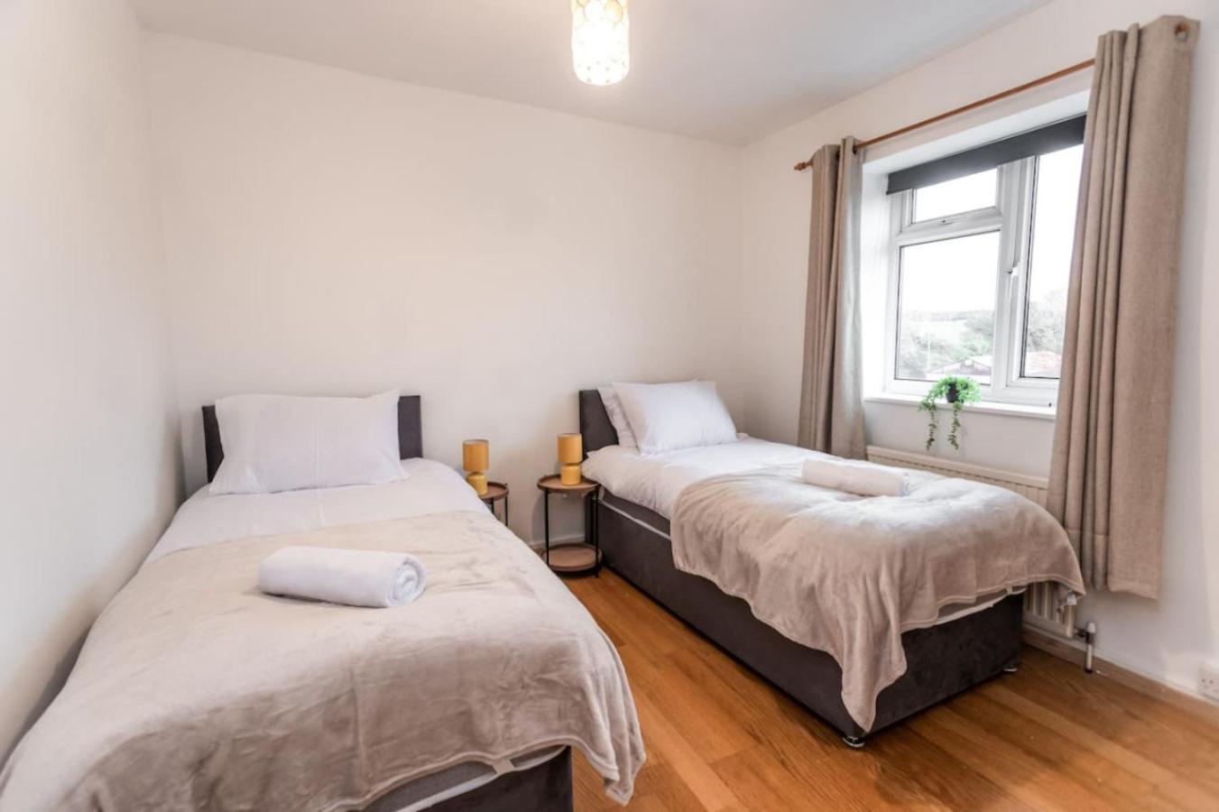 Holiday home Road, Long Disc, Parking, Sleeps 7, 3 Bedrooms