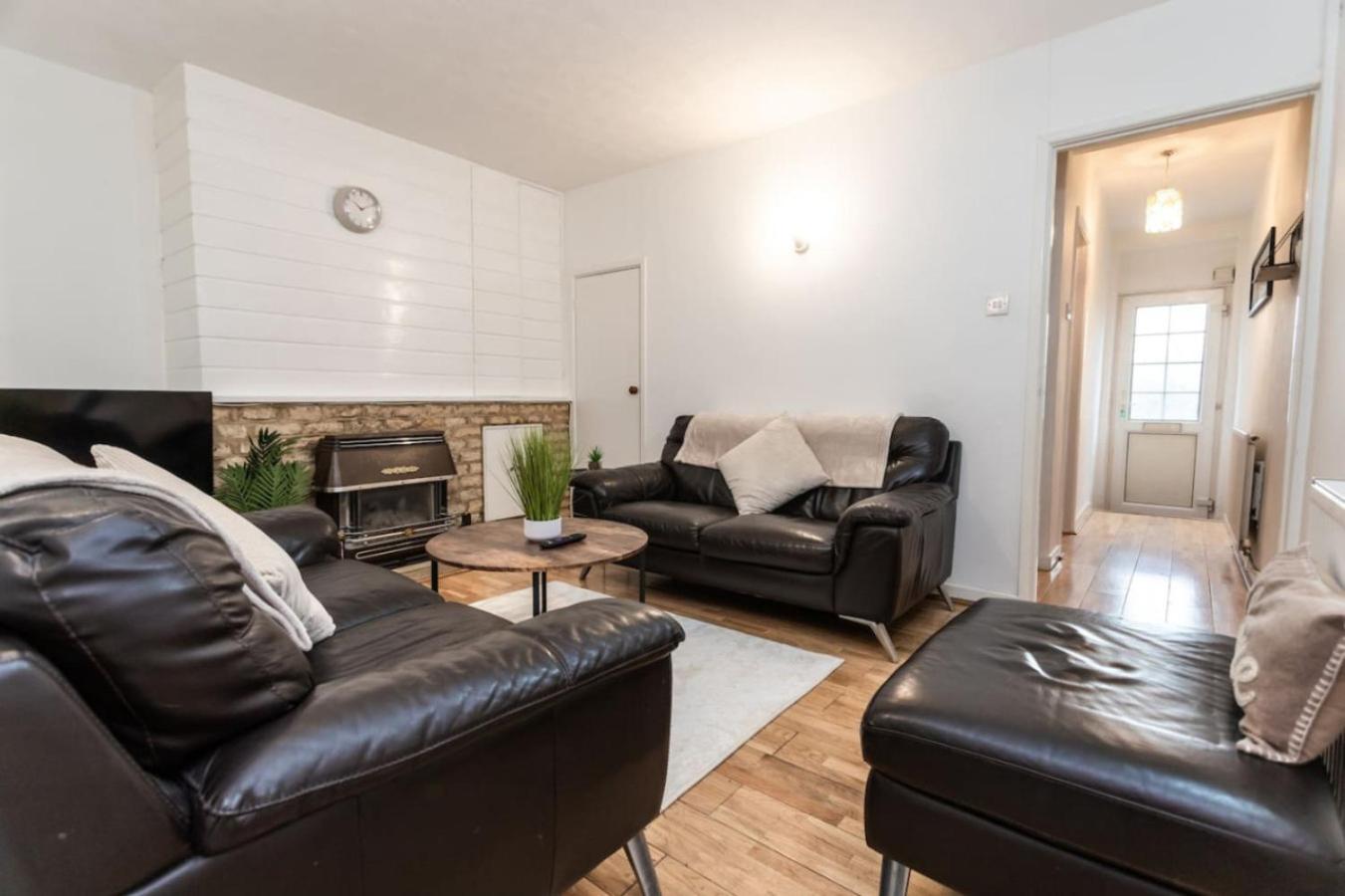 Road, Long Disc, Parking, Sleeps 7, 3 Bedrooms