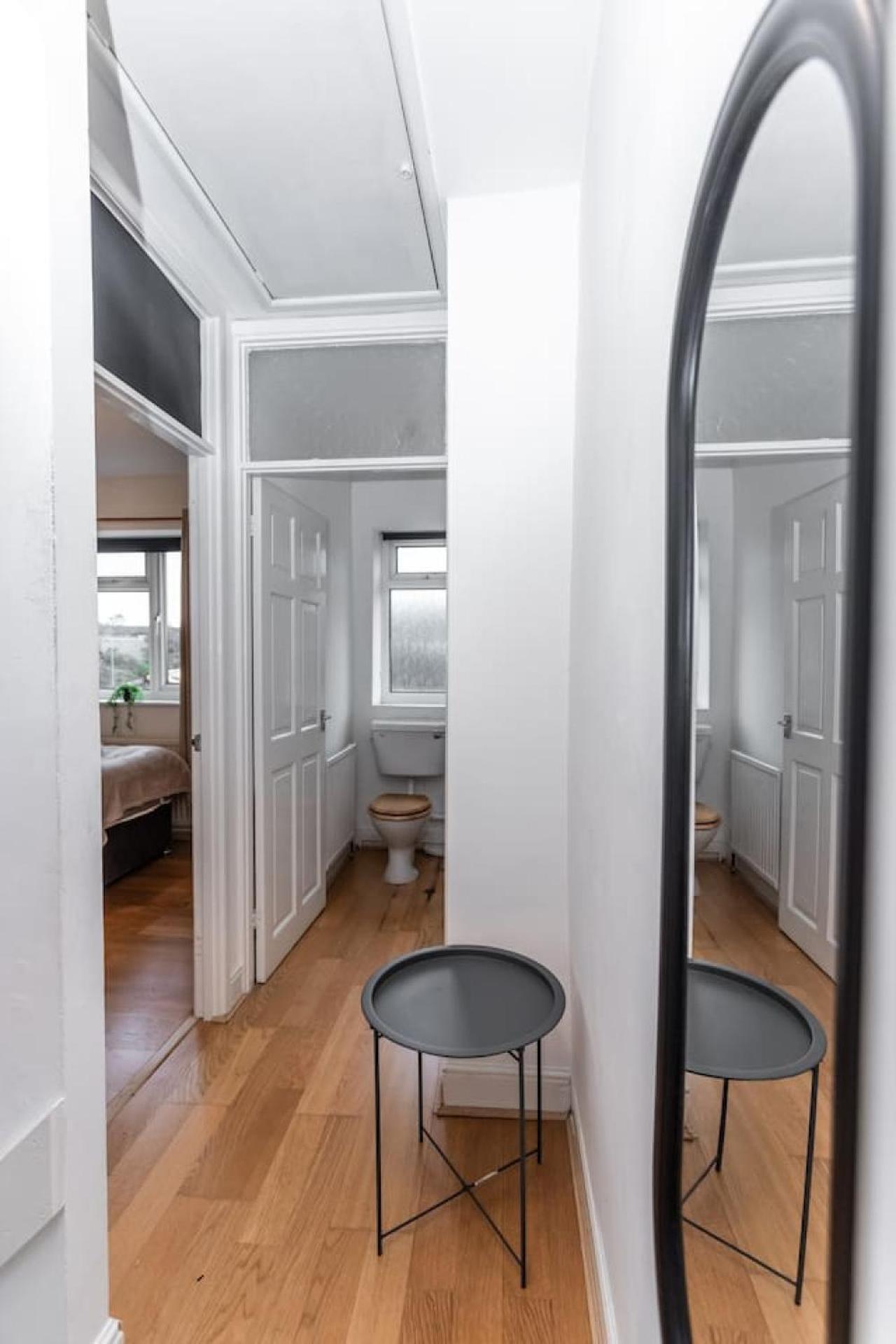 Road, Long Disc, Parking, Sleeps 7, 3 Bedrooms