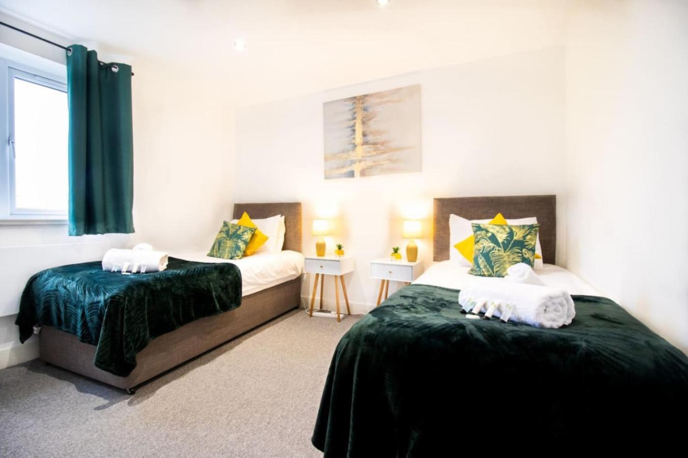 Apartment 18cb 2 Bedroom Apartment, Sleeps 4, Long Stays, Free Parking In A Great Location