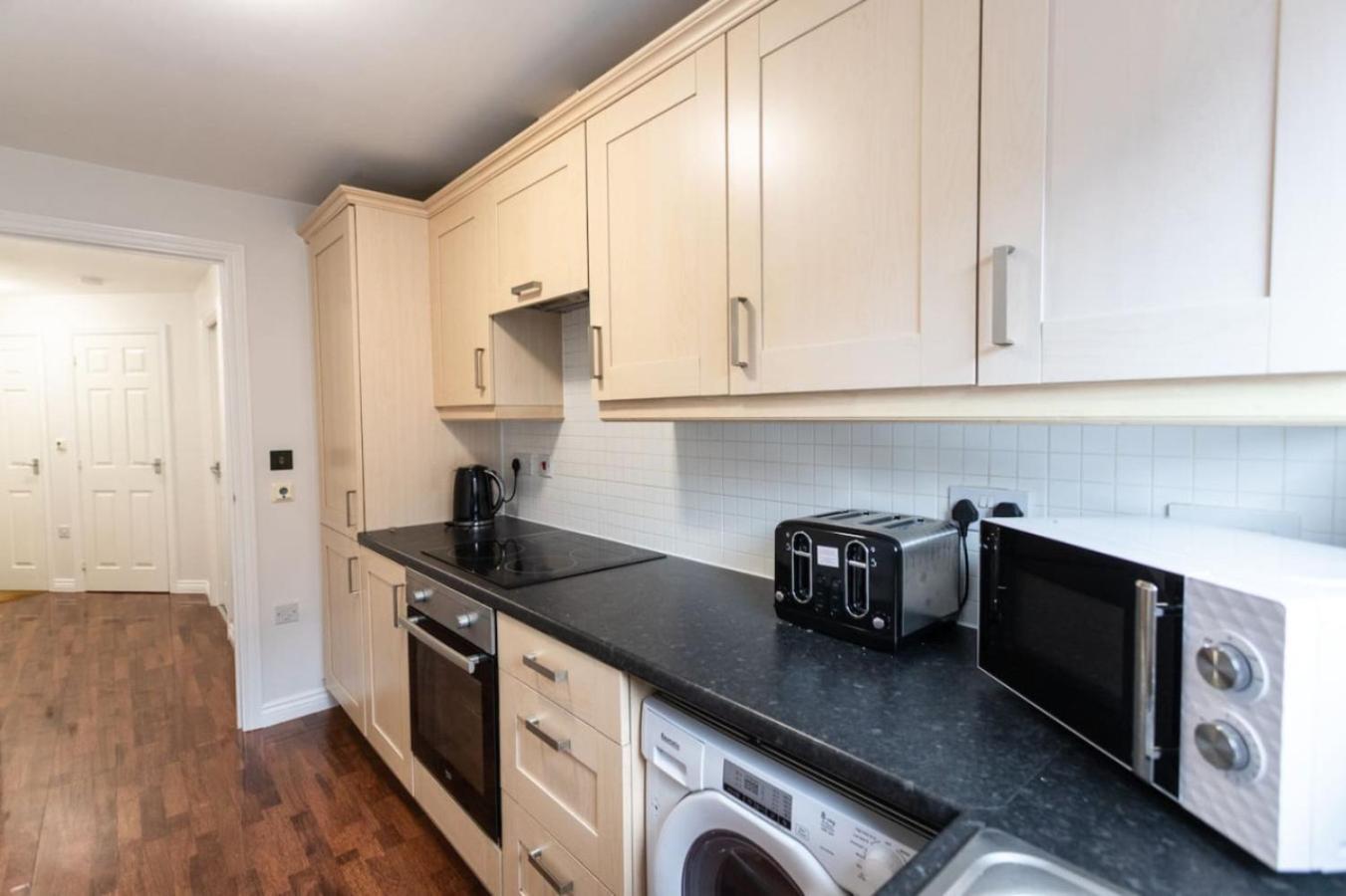 Apartment Florey Court, Long Disc, Sleeps 6 In 2 Bedrooms, Parking