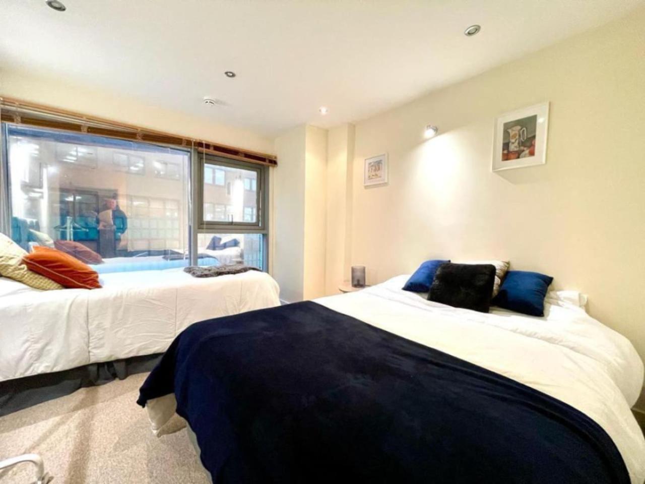 Paramount Apartment, Sleeps 5, Town Center Location, Free Parking Apartamento *