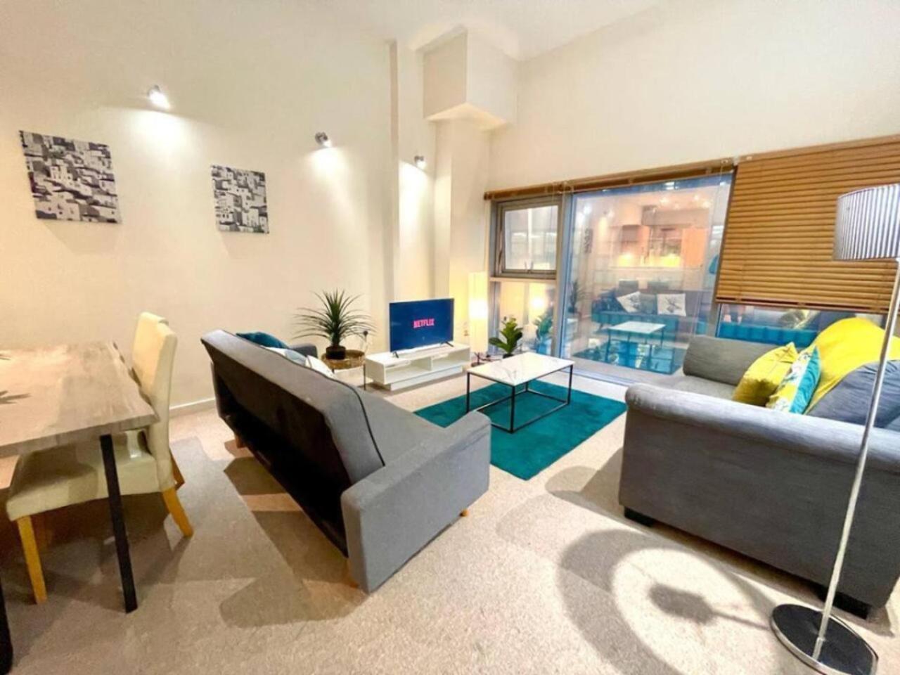 Paramount Apartment, Sleeps 5, Town Center Location, Free Parking Apartamento