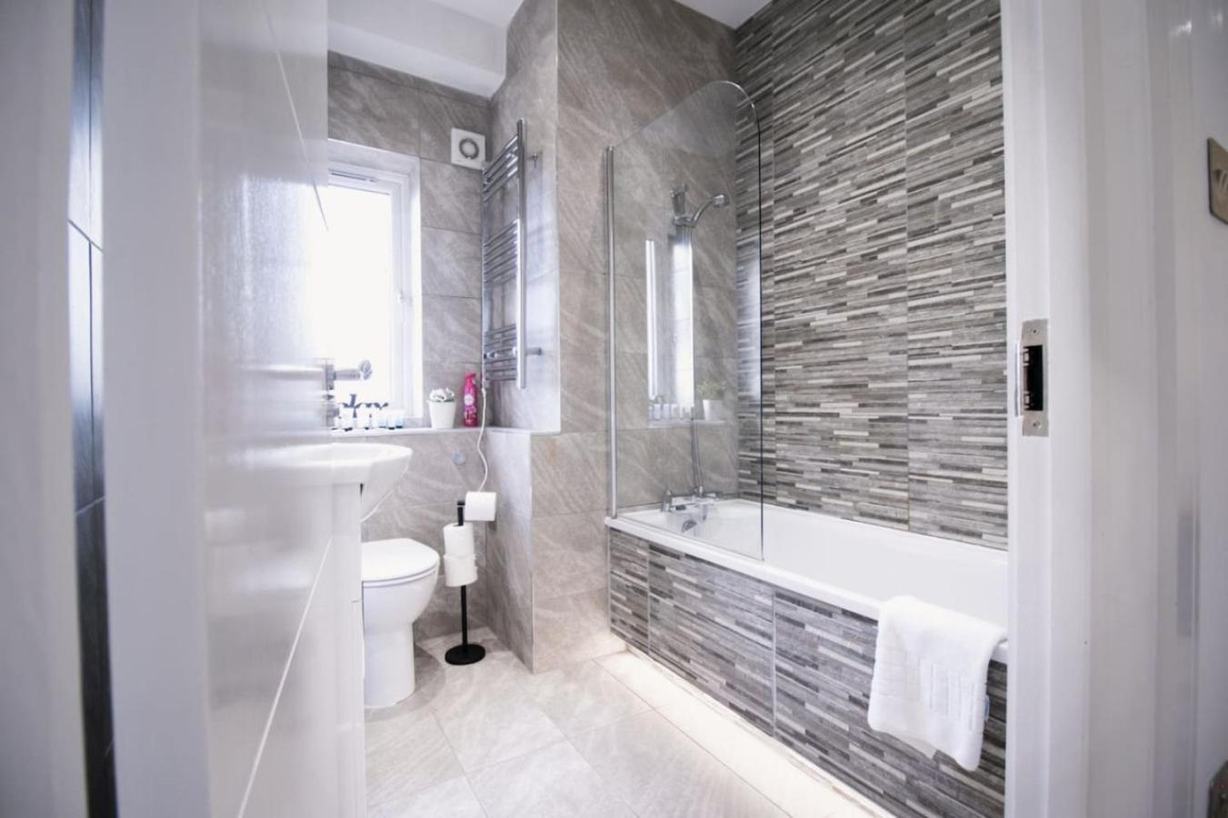6 Cb - Spacious 2 Bedroom Apartment, Sleeps 3, Parking, Wifi Apartment