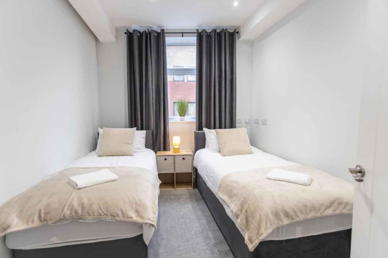 Holiday home Flat B Commercial Road, 3 Bedrooms, Sleeps 5, Located In Town Centre