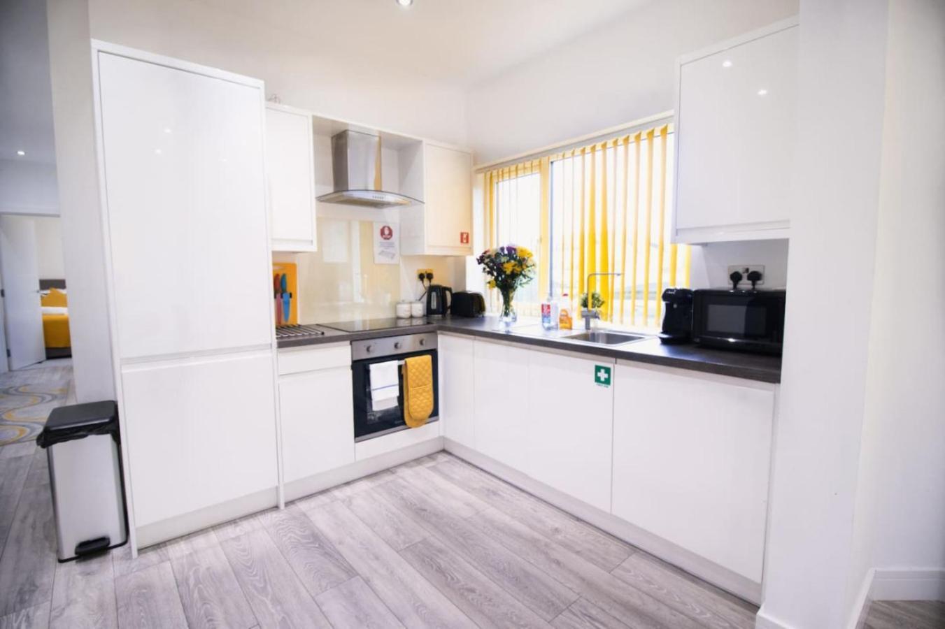 6 Cb - Spacious 2 Bedroom Apartment, Sleeps 3, Parking, Wifi *