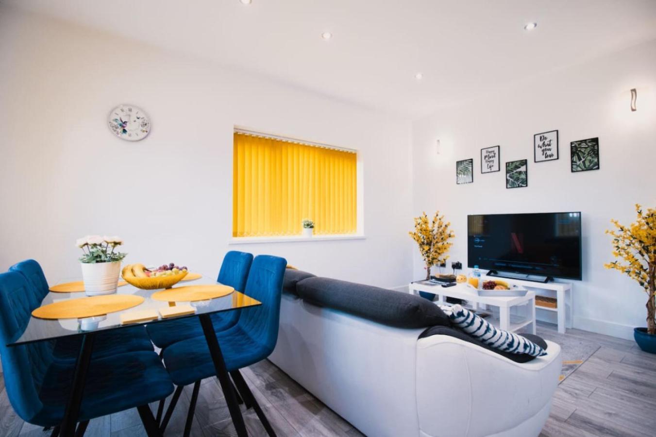 Apartment 6 Cb - Spacious 2 Bedroom Apartment, Sleeps 3, Parking, Wifi