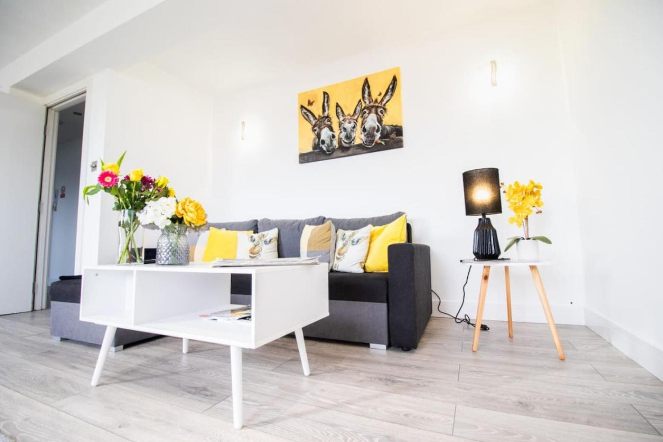 Apartment 18cb 2 Bedroom Apartment, Sleeps 4, Long Stays, Free Parking In A Great Location
