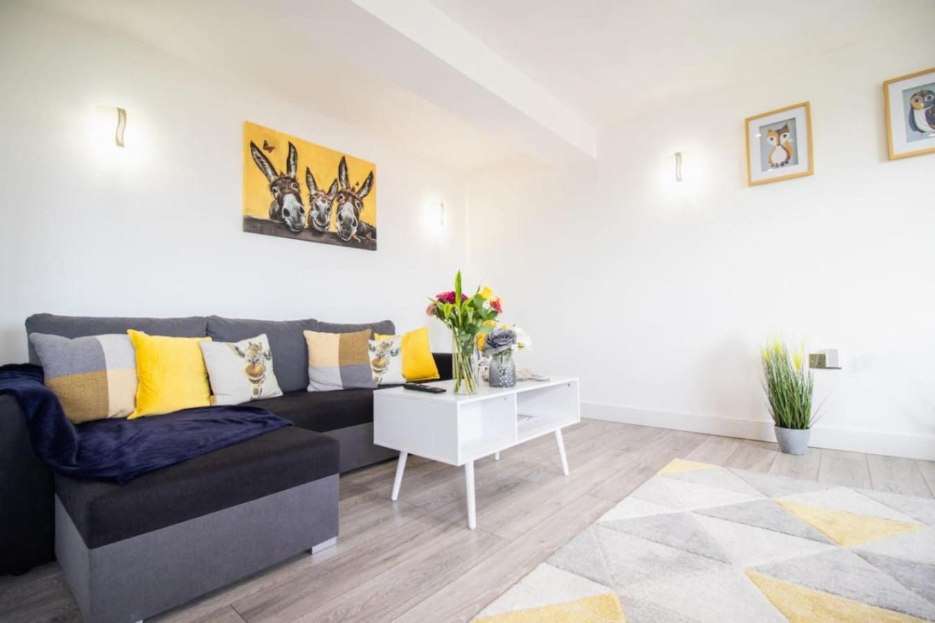 18cb 2 Bedroom Apartment, Sleeps 4, Long Stays, Free Parking In A Great Location Swindon
