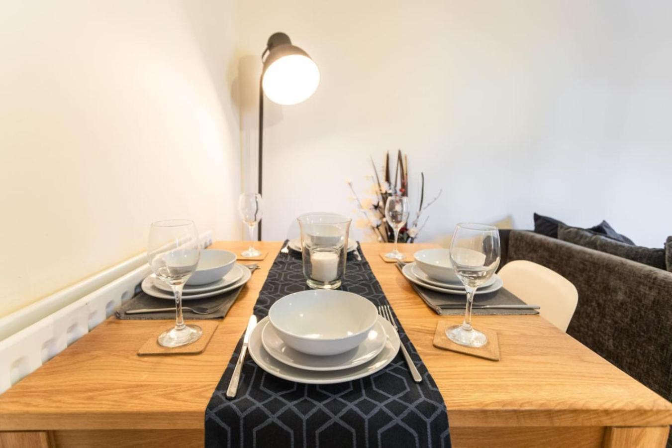Apartment 12fwc, 2 Bedroom Apartment, Sleeps 4, Free Parking, Town Centre Location *