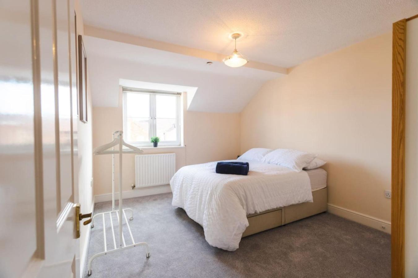 Apartment 9fwc, 2 Bedroom Apartment, Sleeps 4, 2 Double Beds, Parking