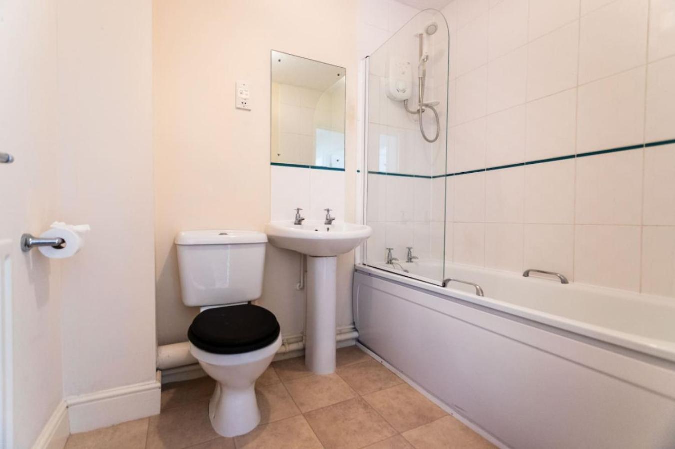 9fwc, 2 Bedroom Apartment, Sleeps 4, 2 Double Beds, Parking *