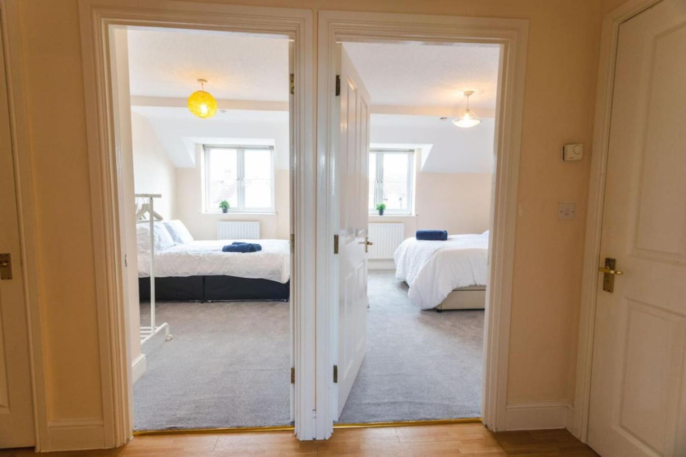 9fwc, 2 Bedroom Apartment, Sleeps 4, 2 Double Beds, Parking Apartment